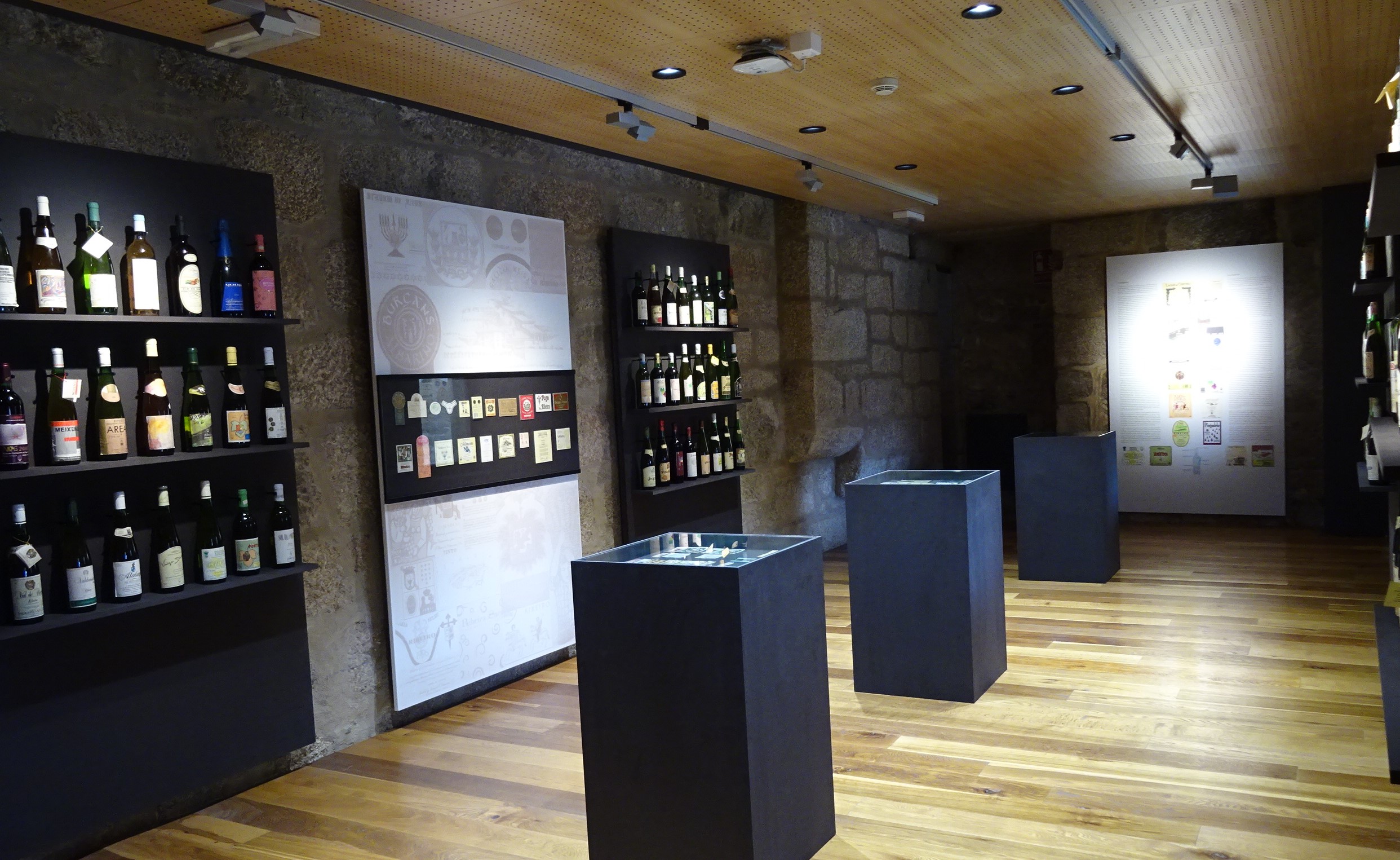 Imaxes do viño en Galicia: etiquetas do viño galego