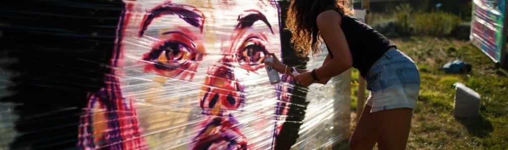 Unha xenealoxía feminista da arte urbana galega