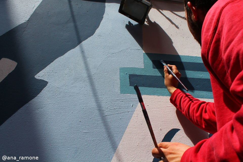 Pintura de bancos para crear la zona chill de Parque Goya 
